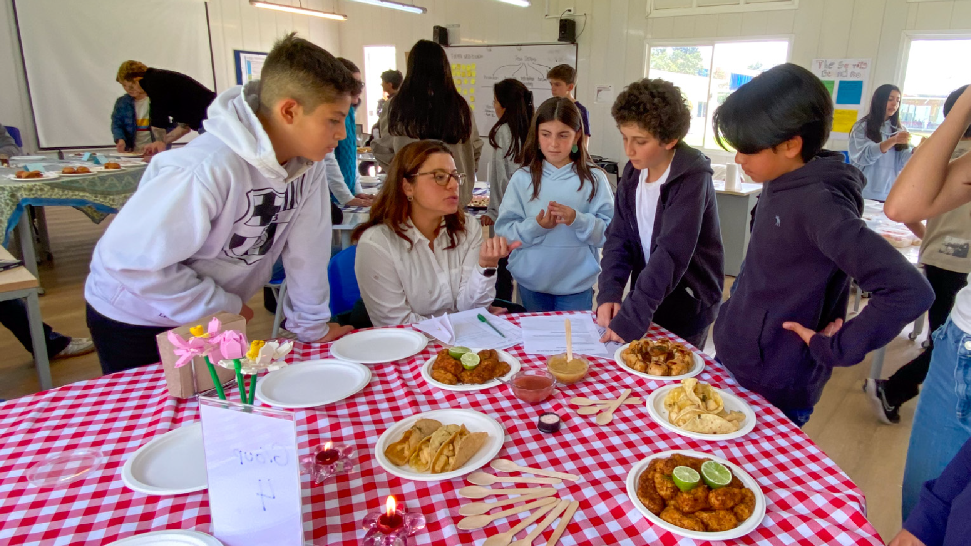 Estudiantes de 6º llevan sus recetas sostenibles a la cafetería del Colegio